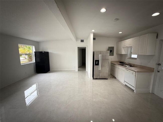 Photo - 1724 NE 50th Ct