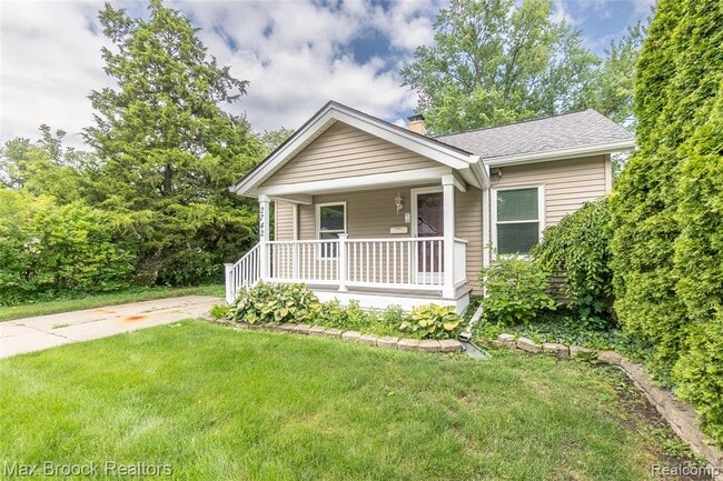 Photo - 2742 Inman St