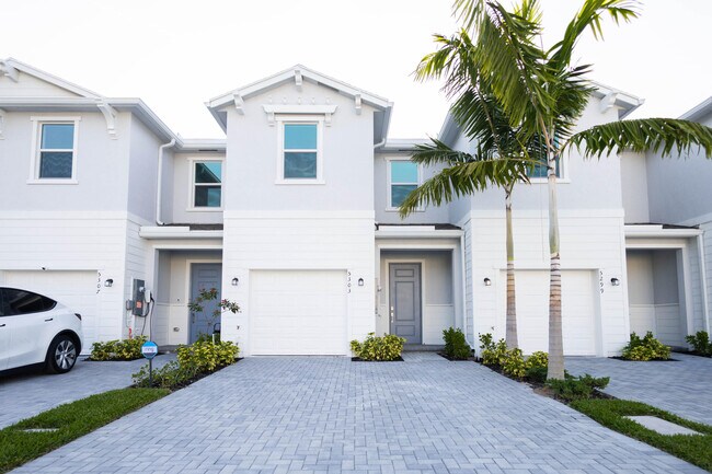 Photo - 5303 Flannigan Wy Townhome