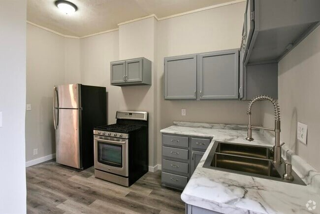 Building Photo - 530 S 30th St Unit Apt 1