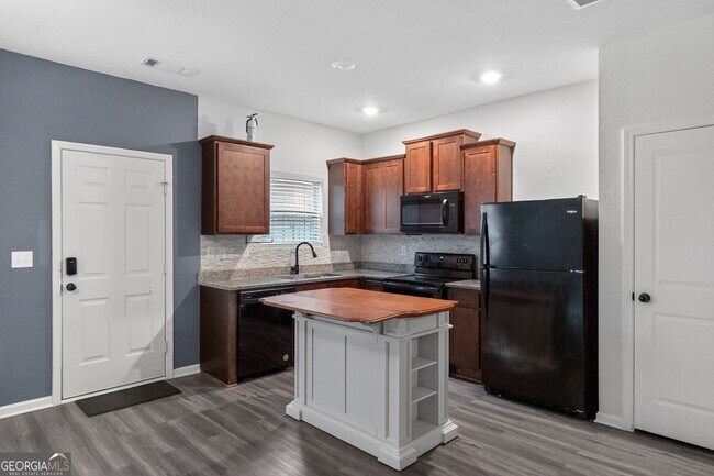 Photo - 1110 Highwood Ln