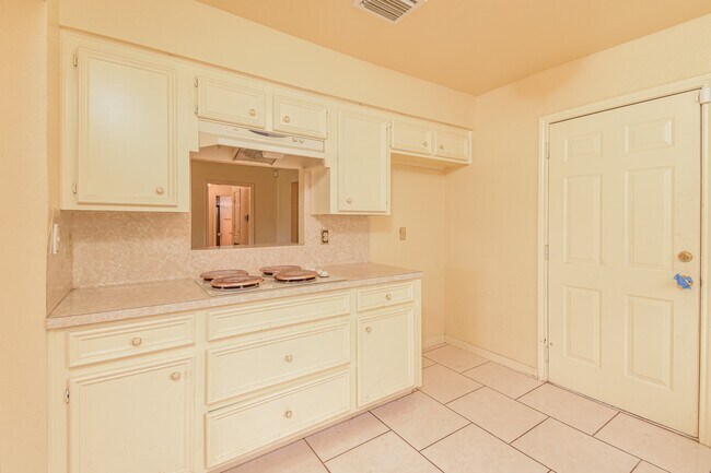 Building Photo - 3803 Lochmire Ln