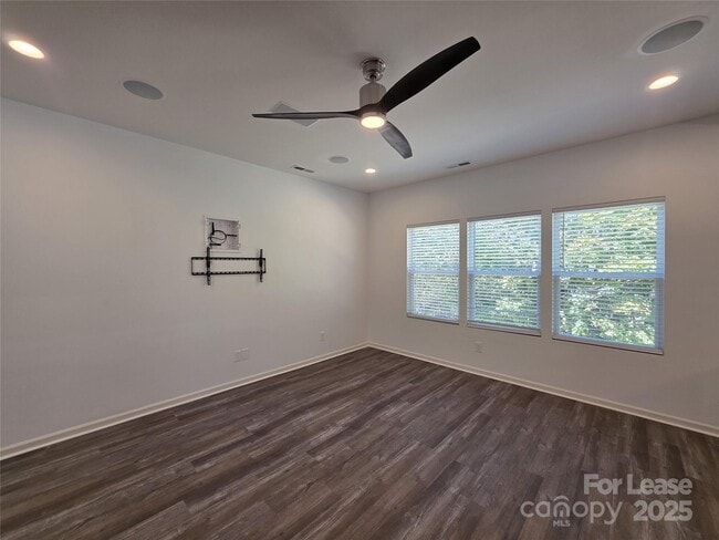 Photo - 150 Pin Oak Ct