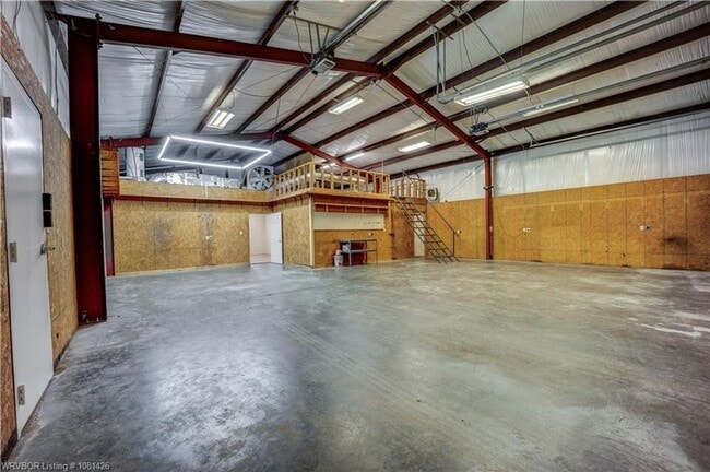 Photo - 2 Bay warehouse/shop with apartment