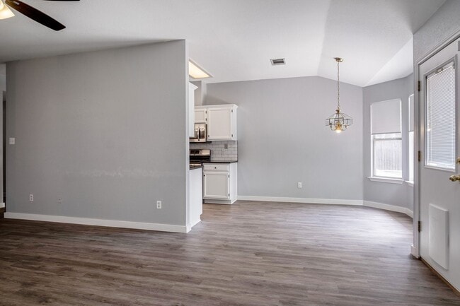 Photo - Beautiful & Convenient 3 Bedroom, 2 Bath Home in North Austin