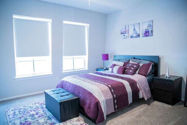Full Bed in 2nd Room - 2020 Continental Ave Unit 2 Bed 1 Bath Furnished