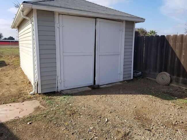 Photo - Charming home right outside of town!