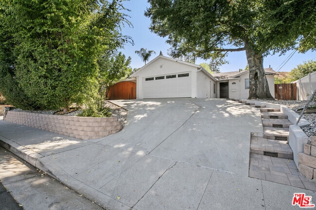 Building Photo - 4949 San Feliciano Dr Rental
