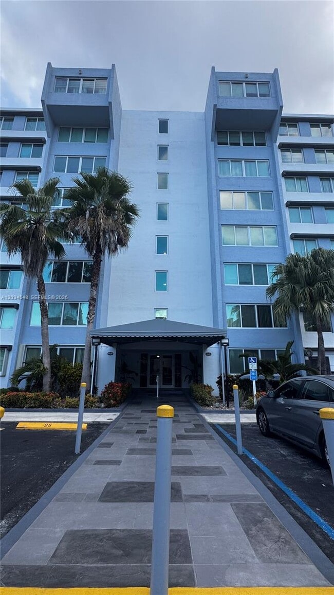 Building Photo - 9125 SW 77th Ave Unit 501