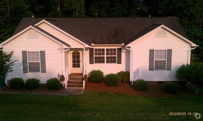 Building Photo - C0NTACT LANDL0RD Rental