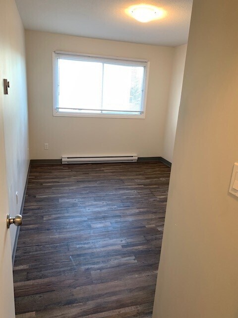 Photo - 8604-8687 Ave