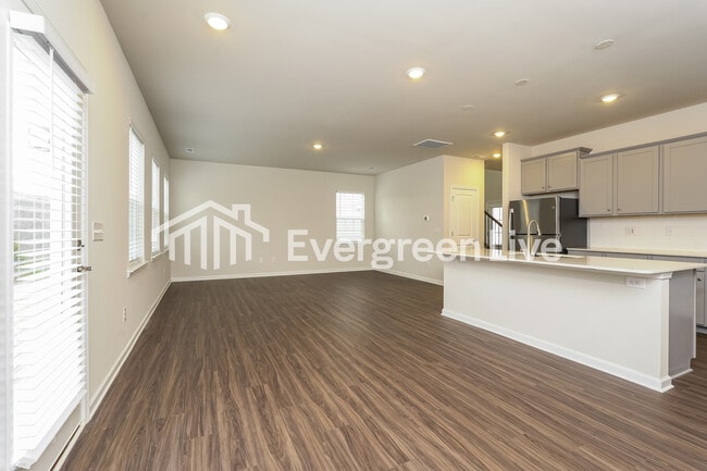 Photo - 5561 Hydrangea St