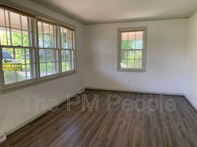 Photo - 204 Pennwood Ln