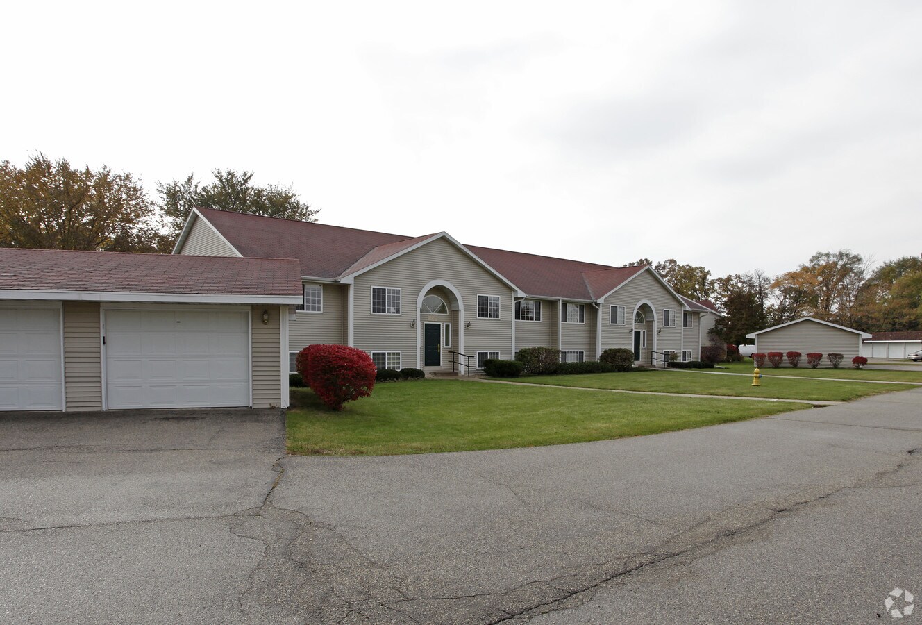 Photo - Town & Country Apartments