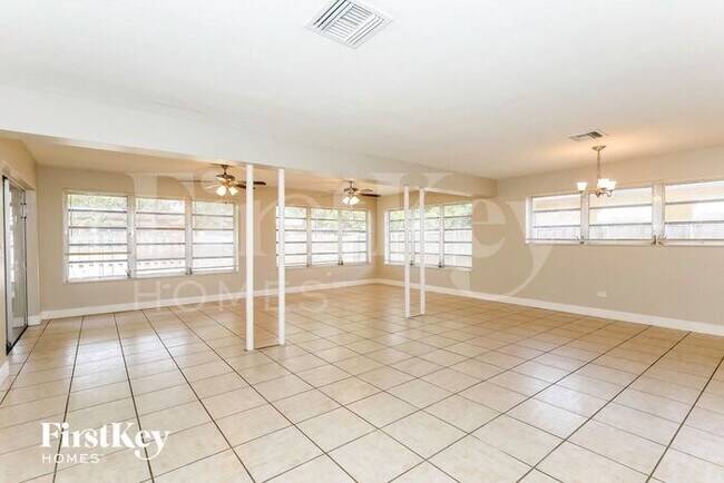 Photo - 930 N 74th Way