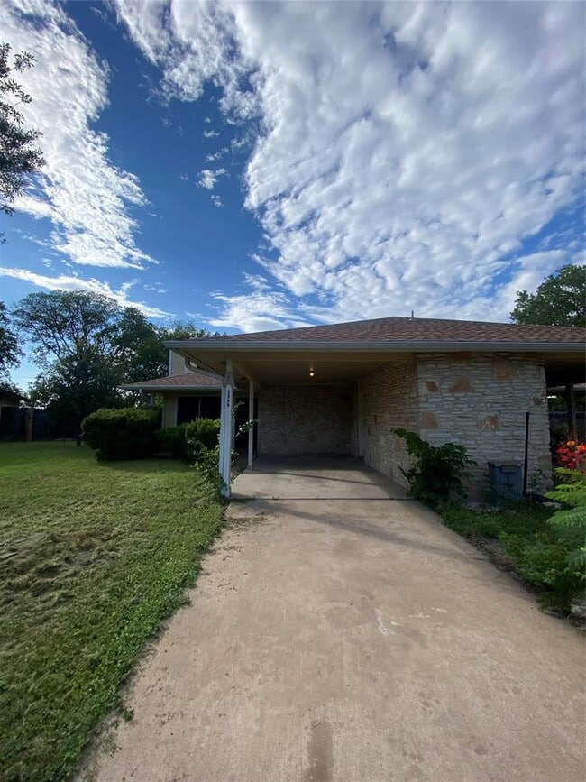 Building Photo - 1508 No Mor Cove