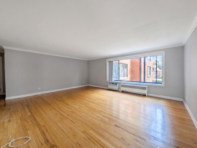 Photo - 2704 W Lunt Ave