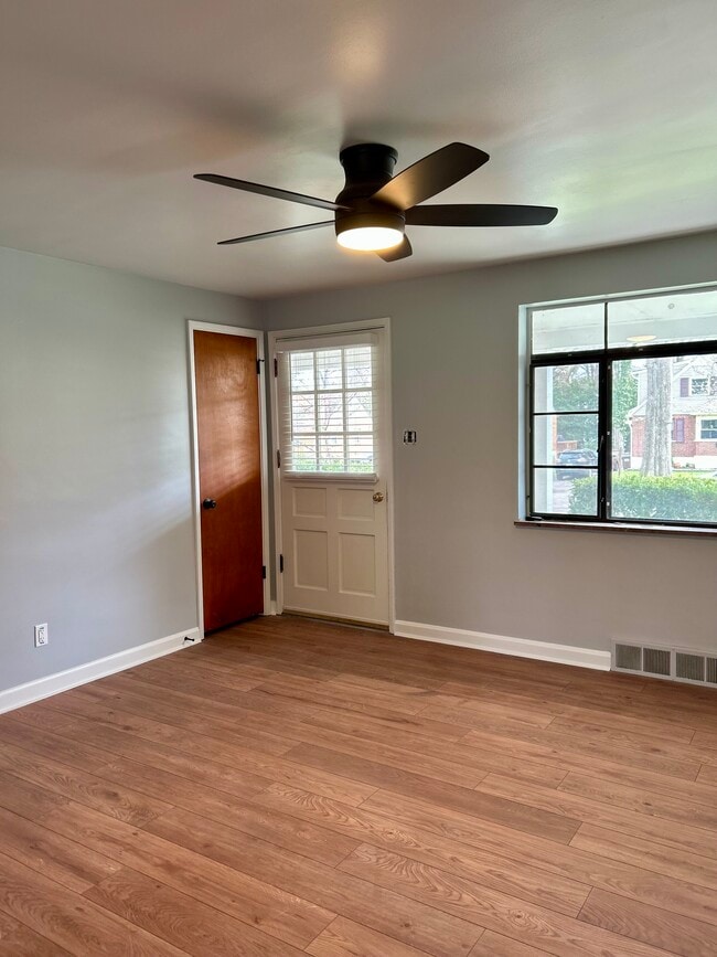 Photo - 1415 Maple Ave