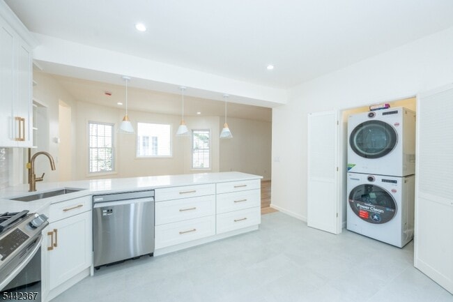 Photo - 231 Waverly Pl
