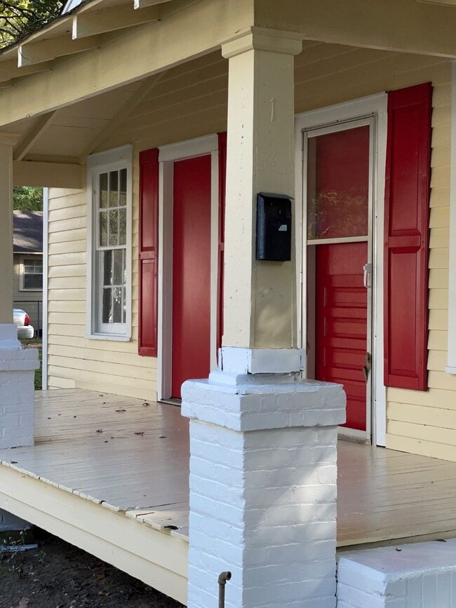 Photo - 2 bedroom 1 bath house  - $900 per month