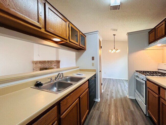 Building Photo - 416 Greenlawn Blvd Unit 1 Rental