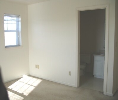 master bedroom - 1104 Holliday Hills Dr Unidad 2