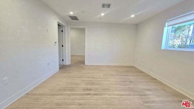 Photo - 1530 S Hayworth Ave Unit 101