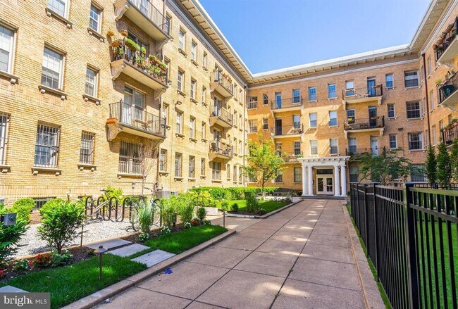 1401 Columbia Rd NW Unit 215