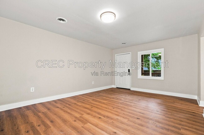Photo - 1605 Pineview Rd
