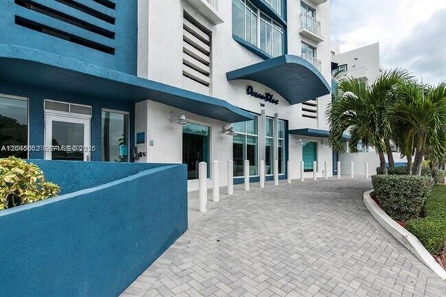 7600 Collins Ave