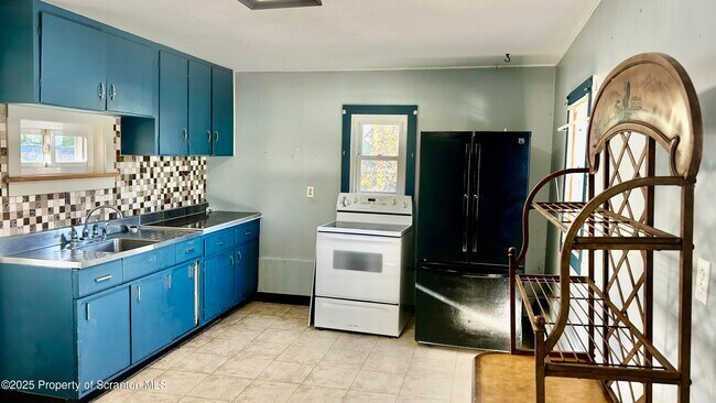 Photo - 5893 E High St