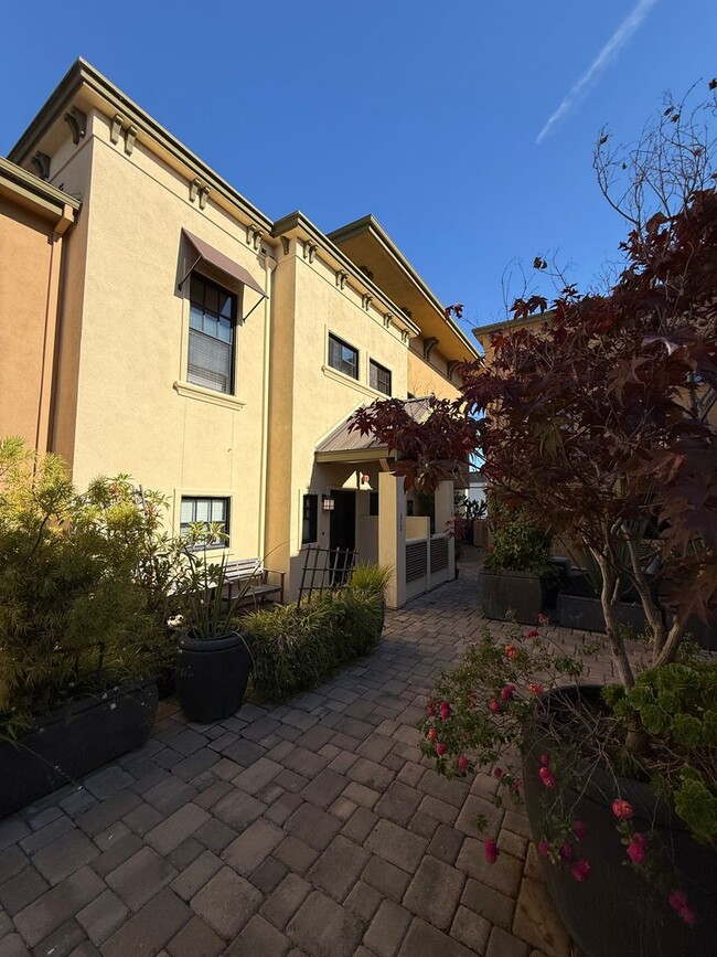 Photo - 1765 E Bayshore Rd
