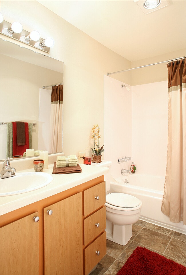 Hill Crest Apartments