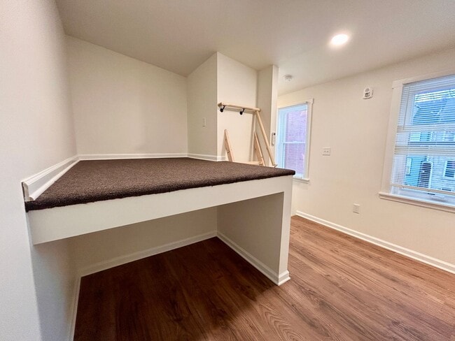 Building Photo - 5 Locust St Unit Apt 3