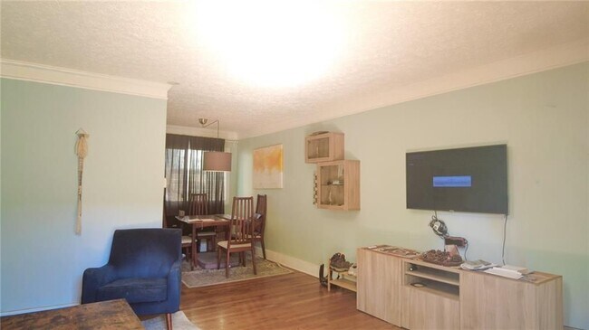 Photo - 411 Tenth Street, 7