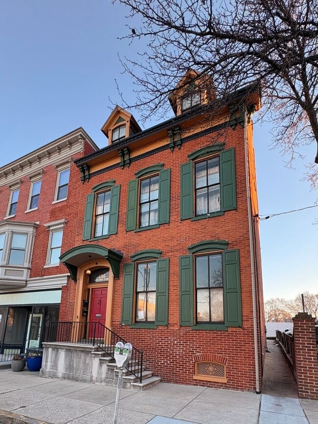 Building Photo - 135 S Duke St Unit 135 S Duke St 2nd Floor