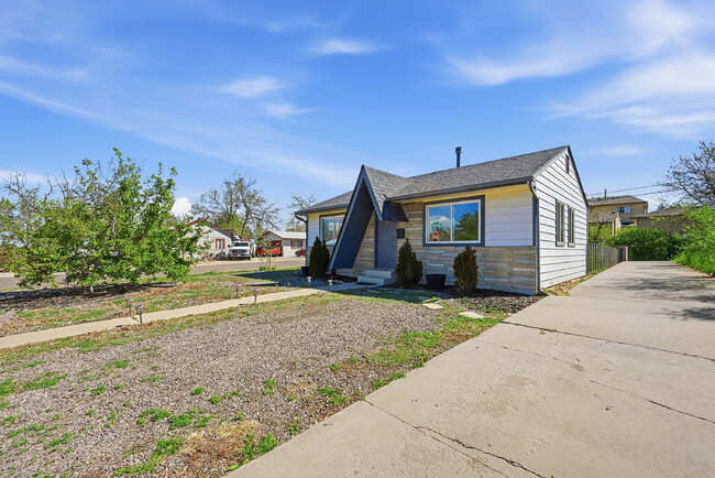 Photo - $2,245.95 -  2 bed, 1 bath located in Denver with a big backyard and In Unit Laundry!