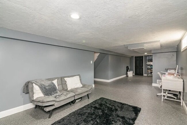 412 Granby Rd