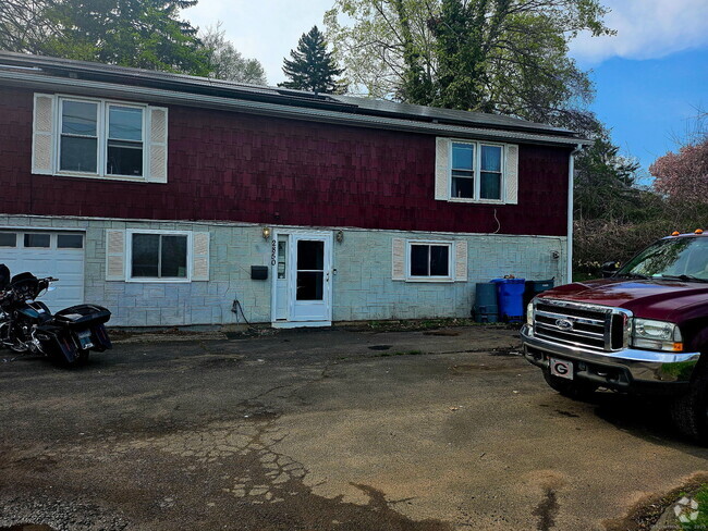 Building Photo - 2850 State St Rental