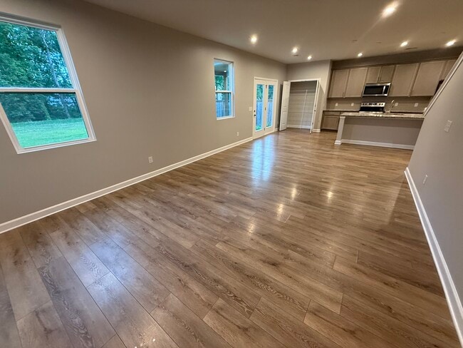 Building Photo - 2136 Postings Pt