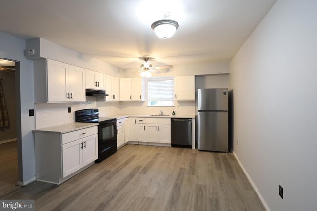 Photo - 207 Coville Dr