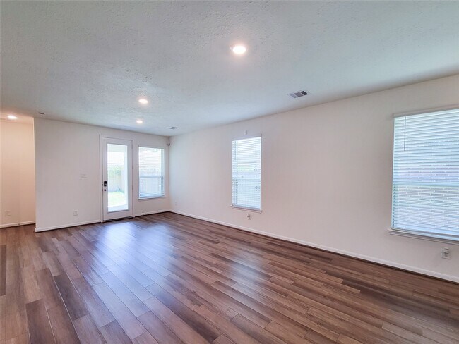 Photo - 20888 Sheffield Pk Dr