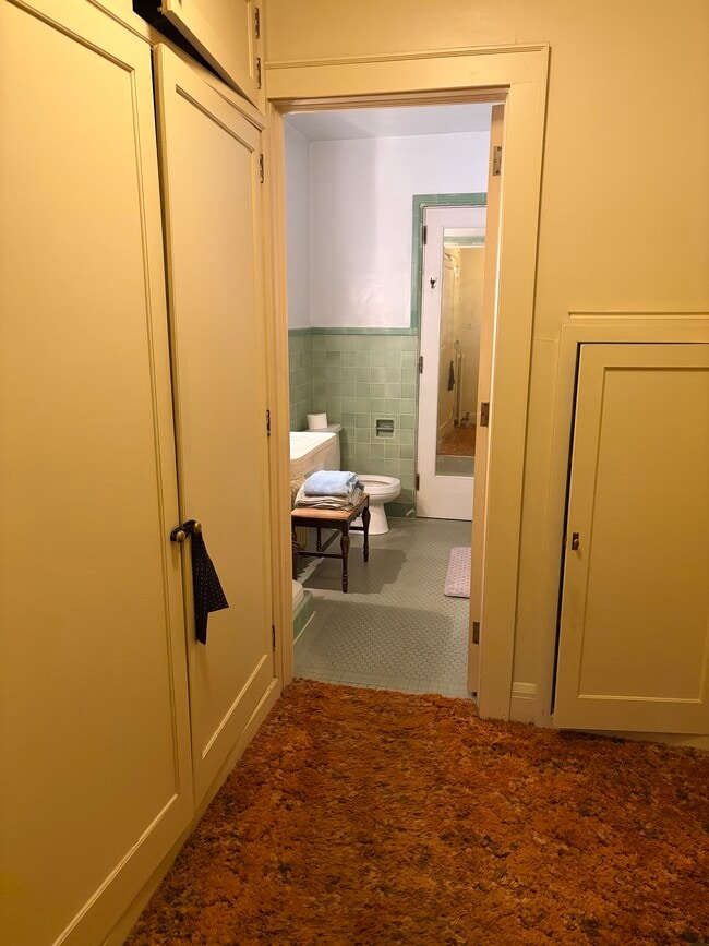 Baño con ducha - 3901 Greysolon Rd