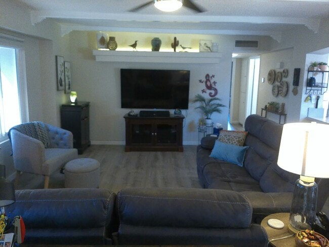 Photo - Beautiful updated condo in Los Lagos Upsta...