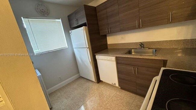 Photo - 306 Gardens Dr Unidad 103 Rental