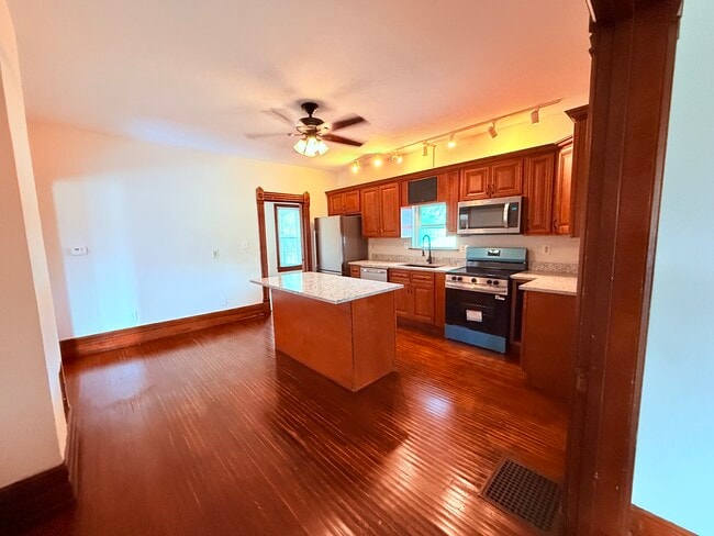 Photo - 434 S Perry St