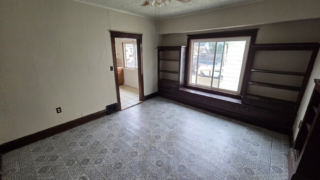 Building Photo - 2 Bed Ready Now