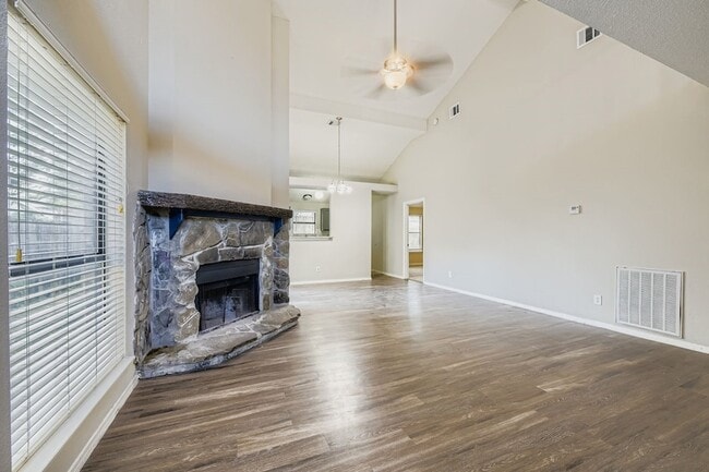 Photo - 1322 Jasmine Dr