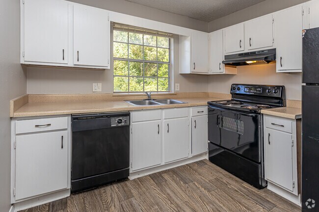 2BR, 1BA - 1,065SF - Beauclerc