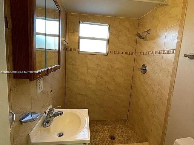 Photo - 1107 NE 8th St